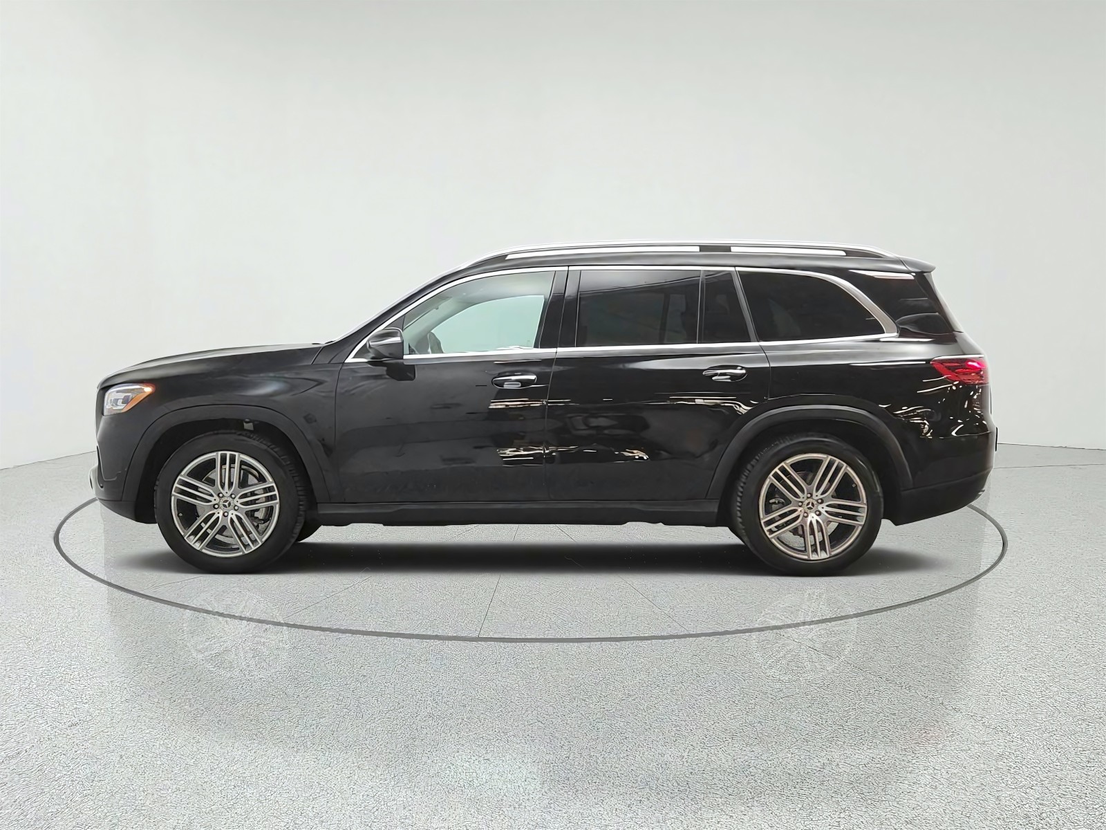 Certified Used 2026 Obsidian Black Metallic Mercedes-Benz GLS 450 4MATIC® SUV image 8