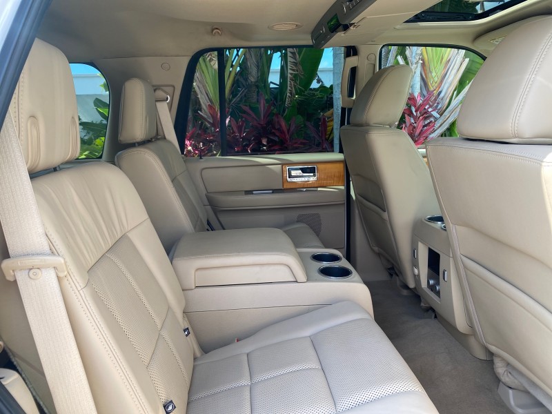 2010 Lincoln Navigator 4WD SUNROOF LOW MILES 31,209 in , 