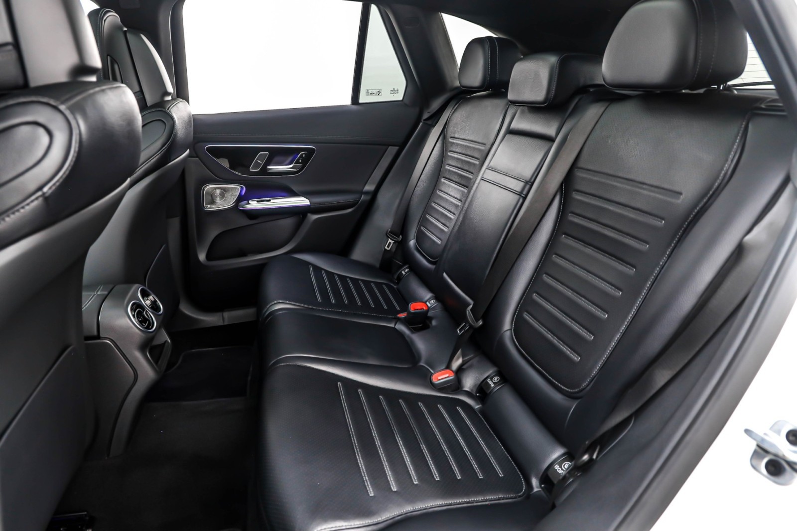 New 2026 Polar White Mercedes-Benz GLC 300 image 8