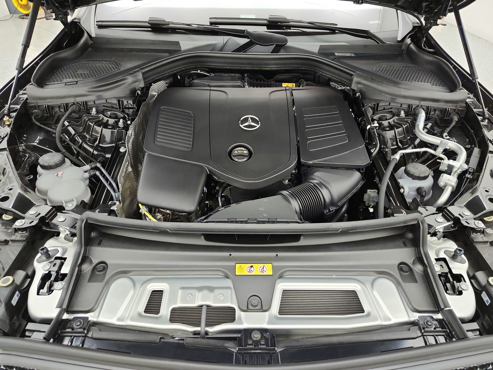 New 2027 Graphite Grey Metallic Mercedes-Benz GLC 300 SUV image 12