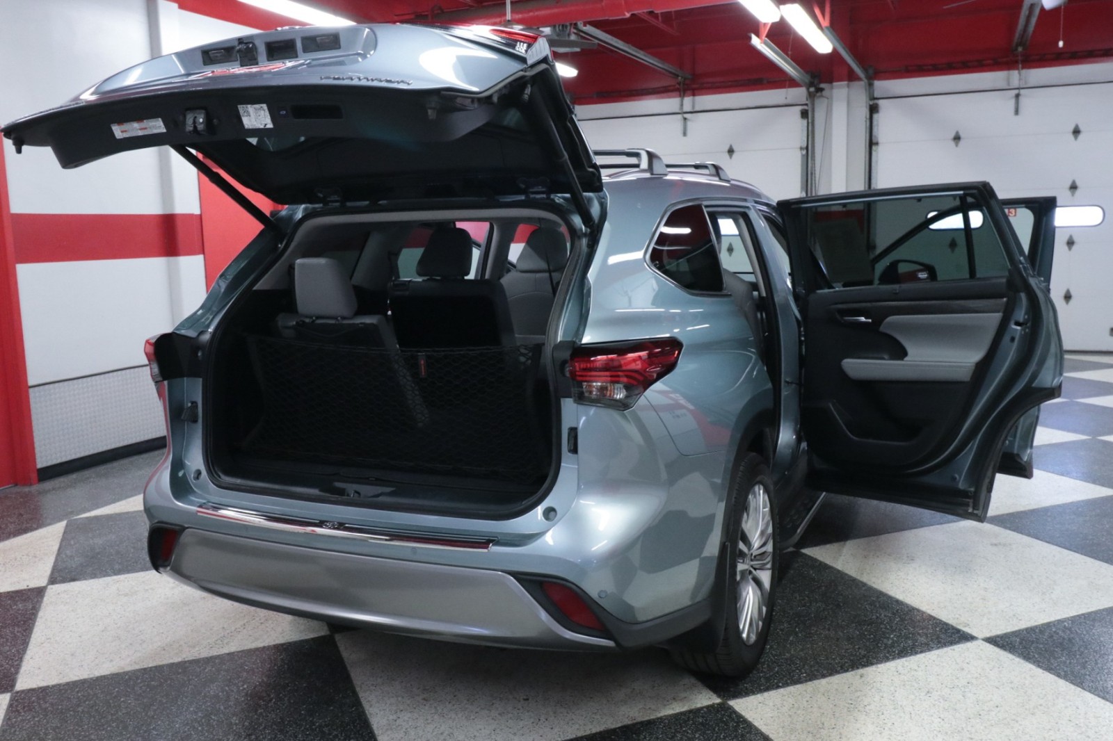 Used Car 2023 Toyota Highlander  Platinum For Sale Under $40,000 In Austin, Texas