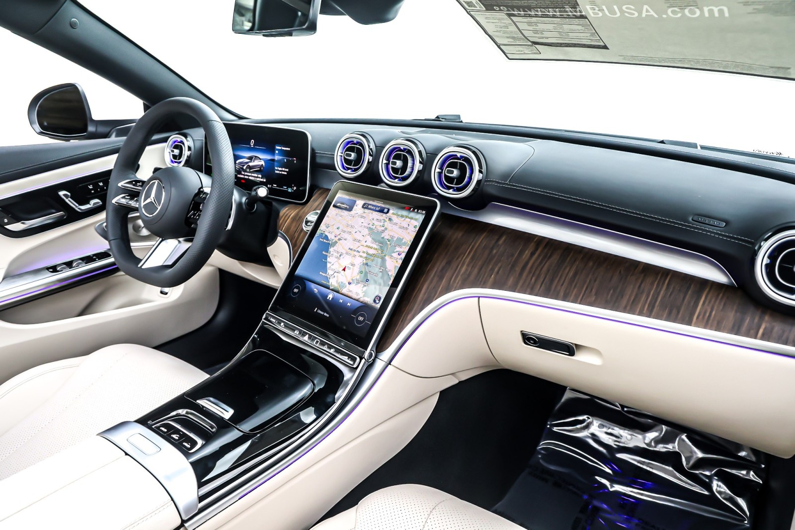 New 2026 MANUFAKTUR Moonlight White Metallic Mercedes-Benz CLE 300 image 5