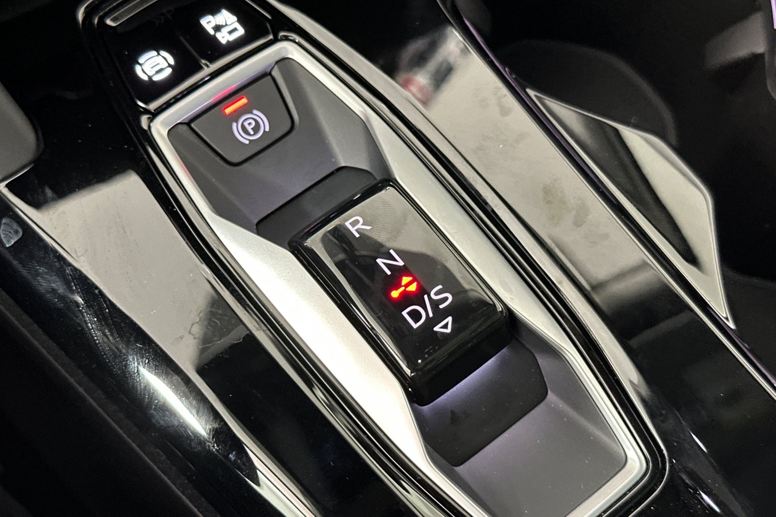 New 2025 Glacier White Metallic Audi Premium Plus 2.0 TFSI quattro image 21