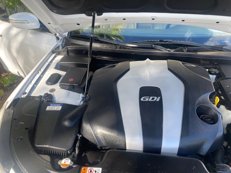 2013 Hyundai Genesis 3.8L LOW MILES 33,576 in , 