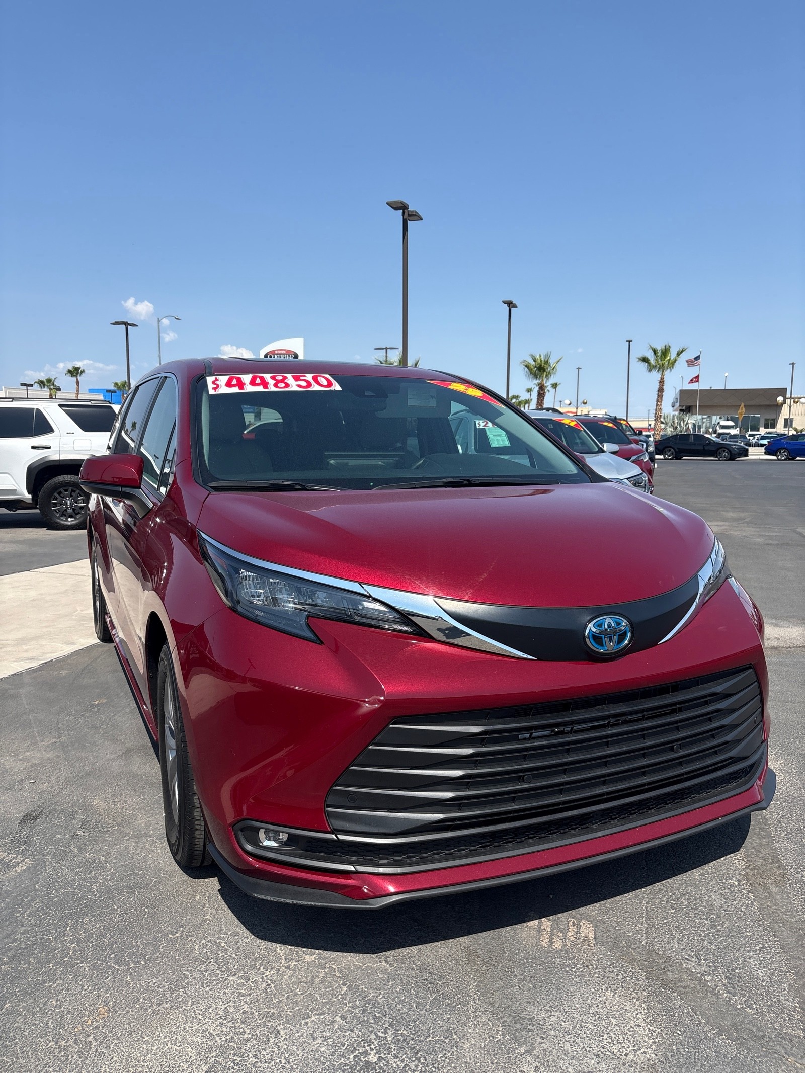 Red (Ruby Flare Pearl) 2025 Toyota Sienna Minivan Front-Wheel Drive Automatic