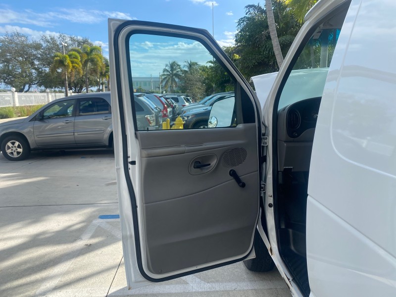 2000 Ford Econoline Cargo Van LOW MILES 68,046 in , 