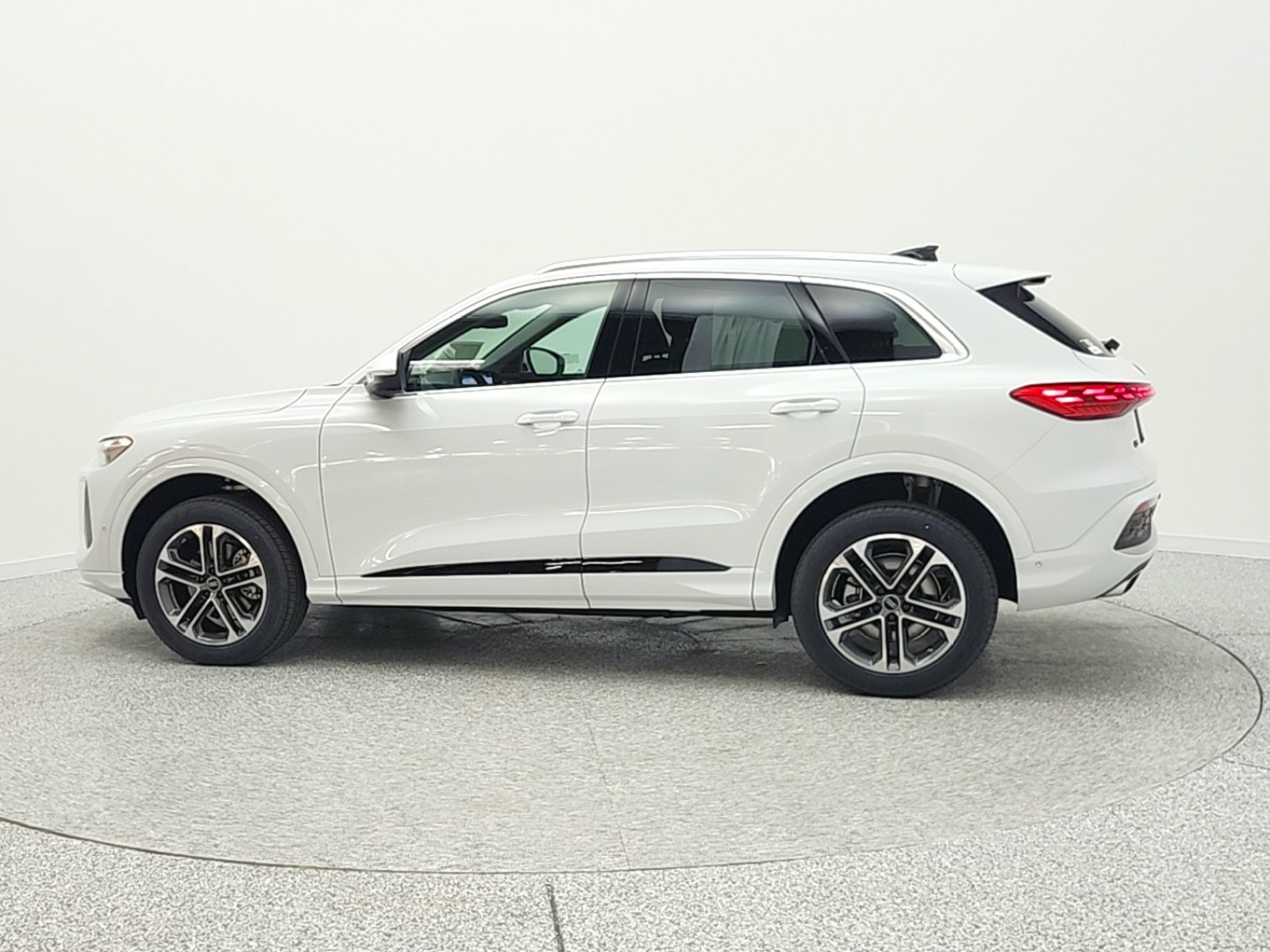 New 2025 Glacier White Metallic Audi Premium 2.0 TFSI quattro image 8