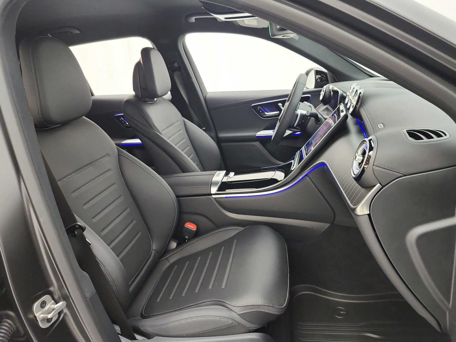 New 2026 MANUFAKTUR Graphite Grey Magno Mercedes-Benz GLC 300 4MATIC® SUV image 14