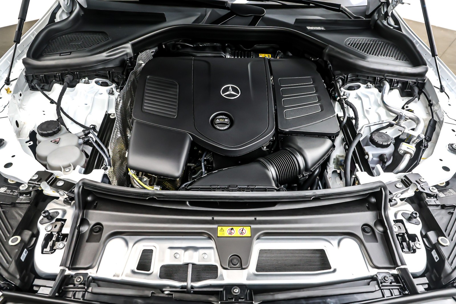 New 2026 Polar White Mercedes-Benz GLC 300 image 11