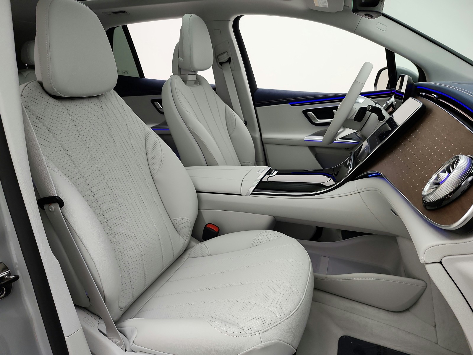 New 2027 MANUFAKTUR Alpine Grey Mercedes-Benz EQE 320 4MATIC® SUV image 13