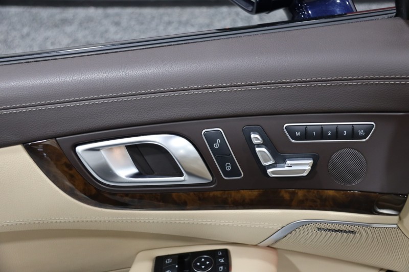 2013 Mercedes-Benz SL 550 AMG Sport 2dr Roadster in , 