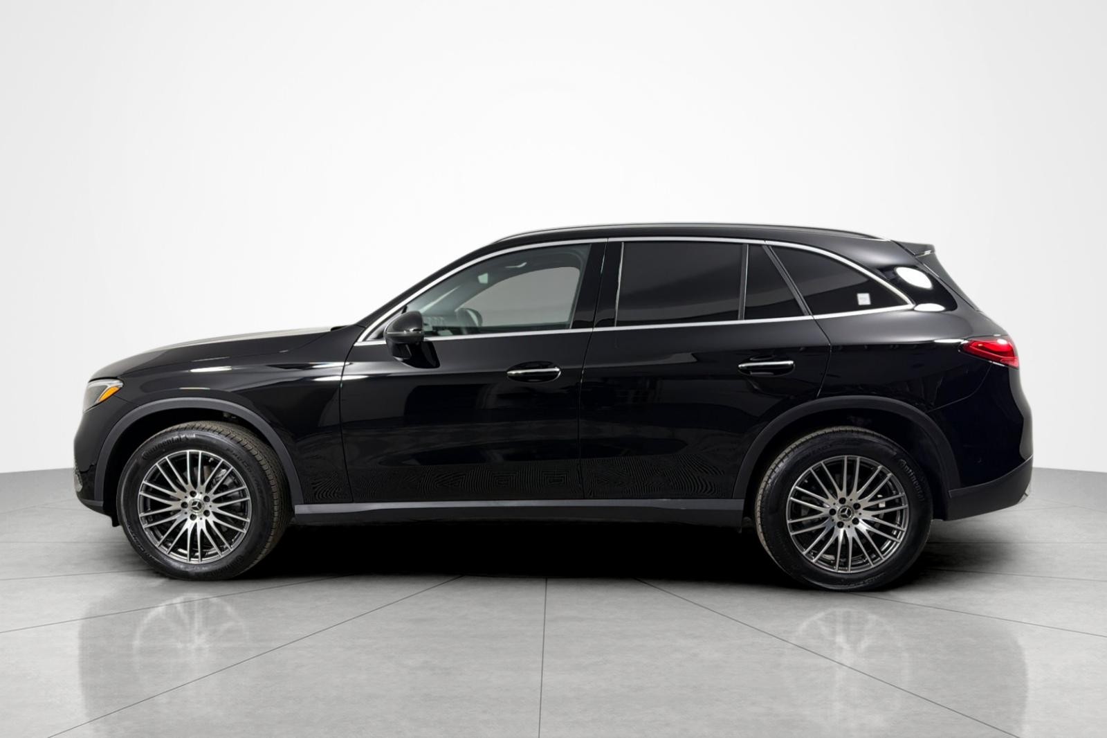 Used 2025 Black Mercedes-Benz GLC 300 SUV image 2