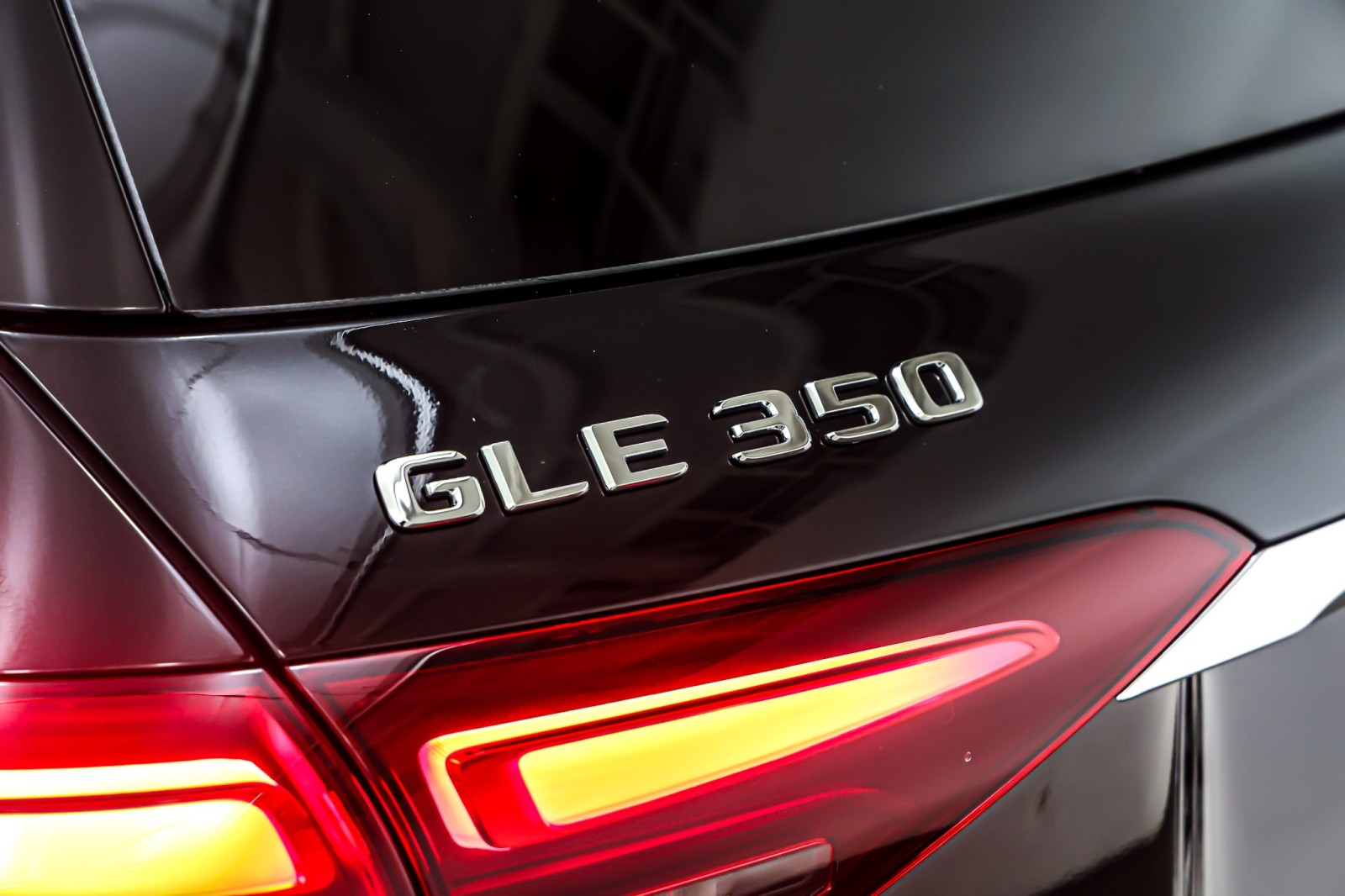 New 2026 Obsidian Black Metallic Mercedes-Benz GLE 350 image 9