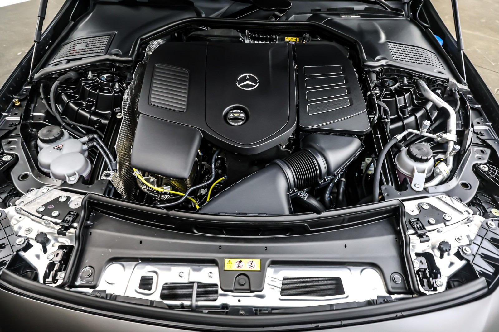 New 2026 MANUFAKTUR Graphite Grey Magno Mercedes-Benz CLE 300 image 11