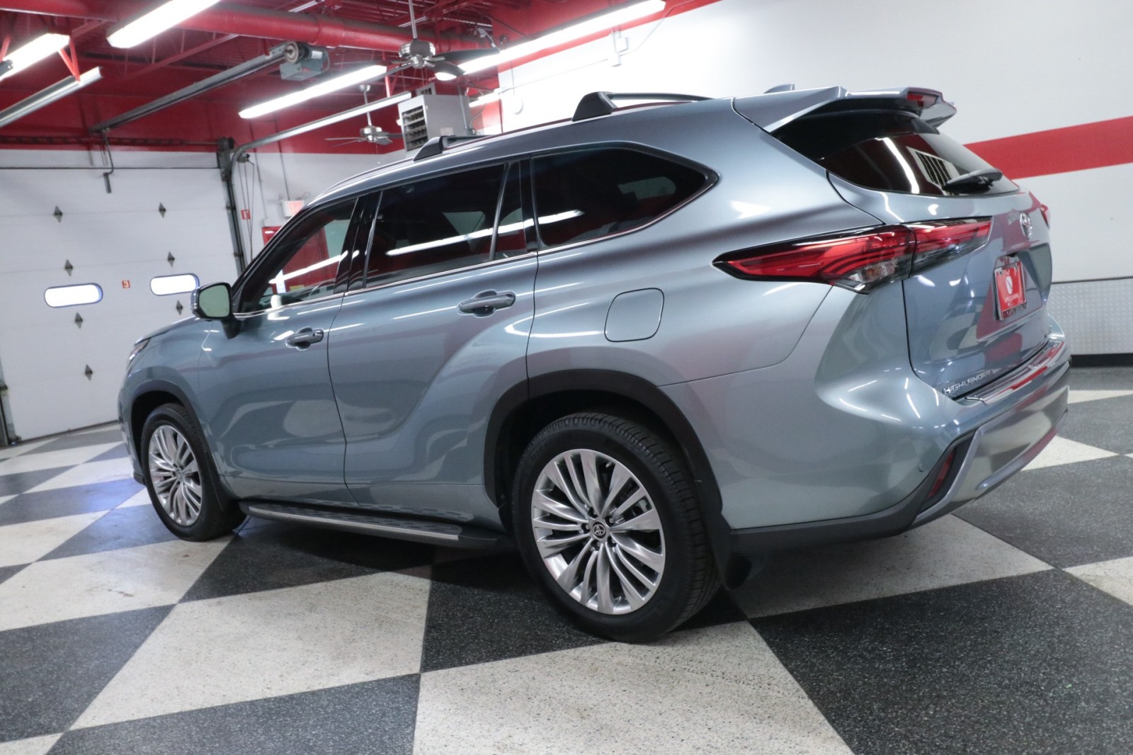 Used Car 2023 Toyota Highlander  Platinum For Sale Under $40,000 In Austin, Texas