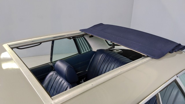 1973 Mercedes-Benz 450 SLC  26