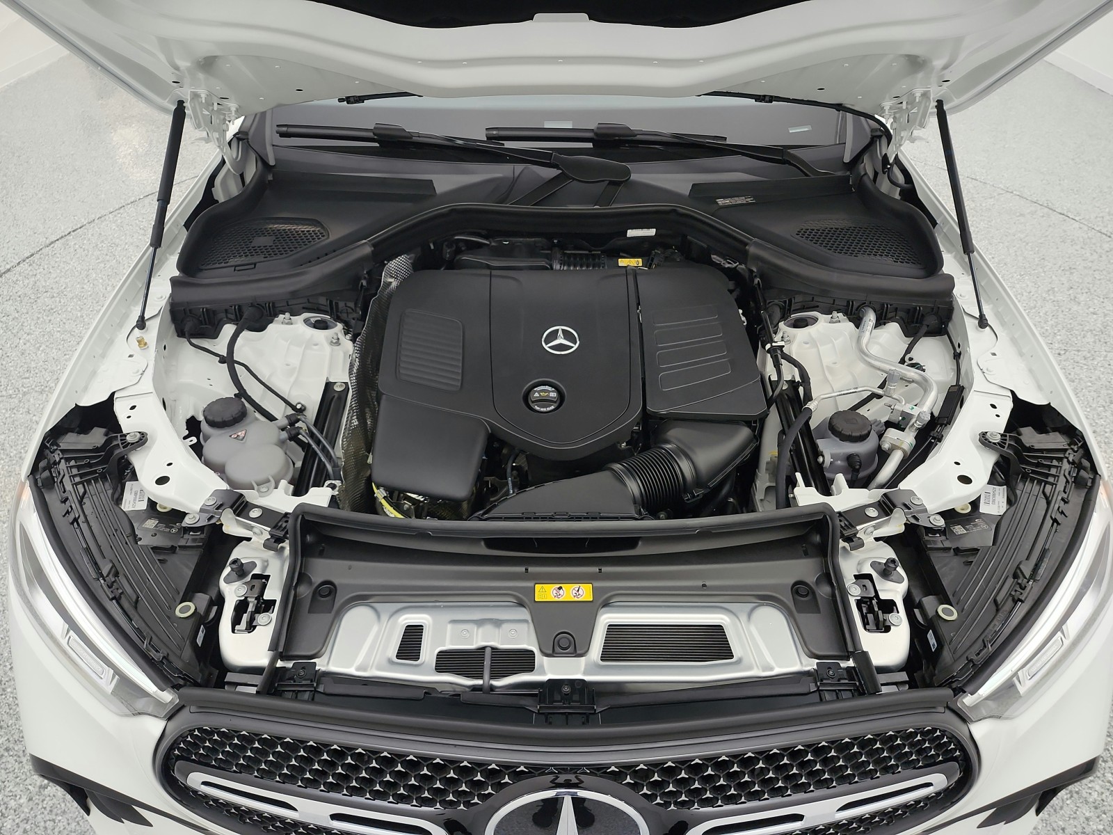 New 2026 Polar White Mercedes-Benz GLC 300 image 12