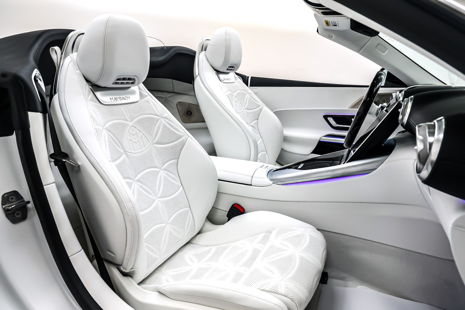 New 2026 MANUFAKTUR Moonlight White Magno Mercedes-Benz Maybach SL 680 Monogram Series image 8