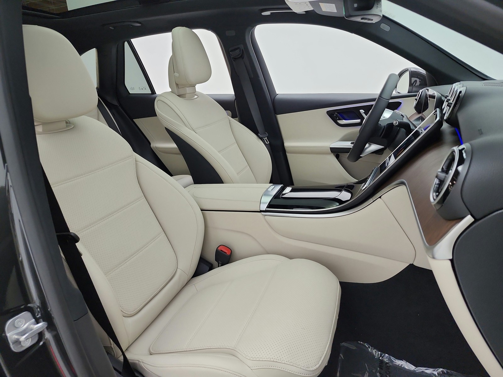 New 2027 Graphite Grey Metallic Mercedes-Benz GLC 300 SUV image 14
