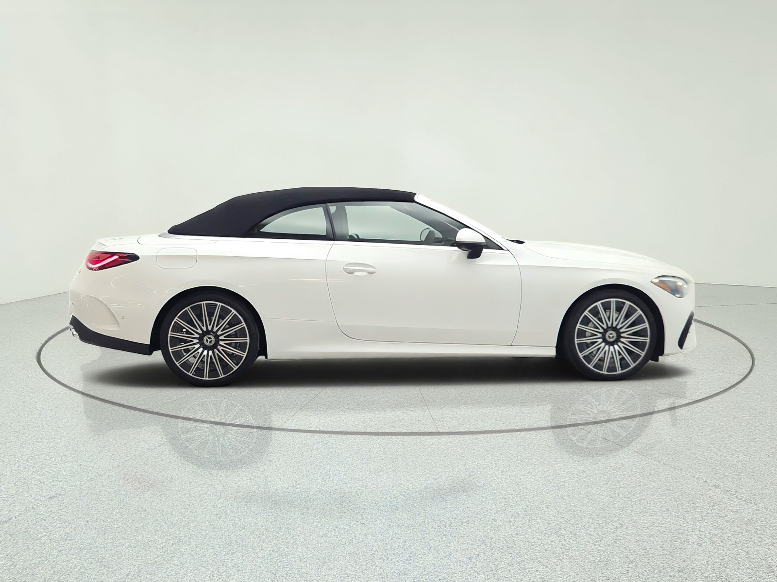 New 2027 MANUFAKTUR Moonlight White Metallic Mercedes-Benz CLE 450 4MATIC® Cabriolet image 4