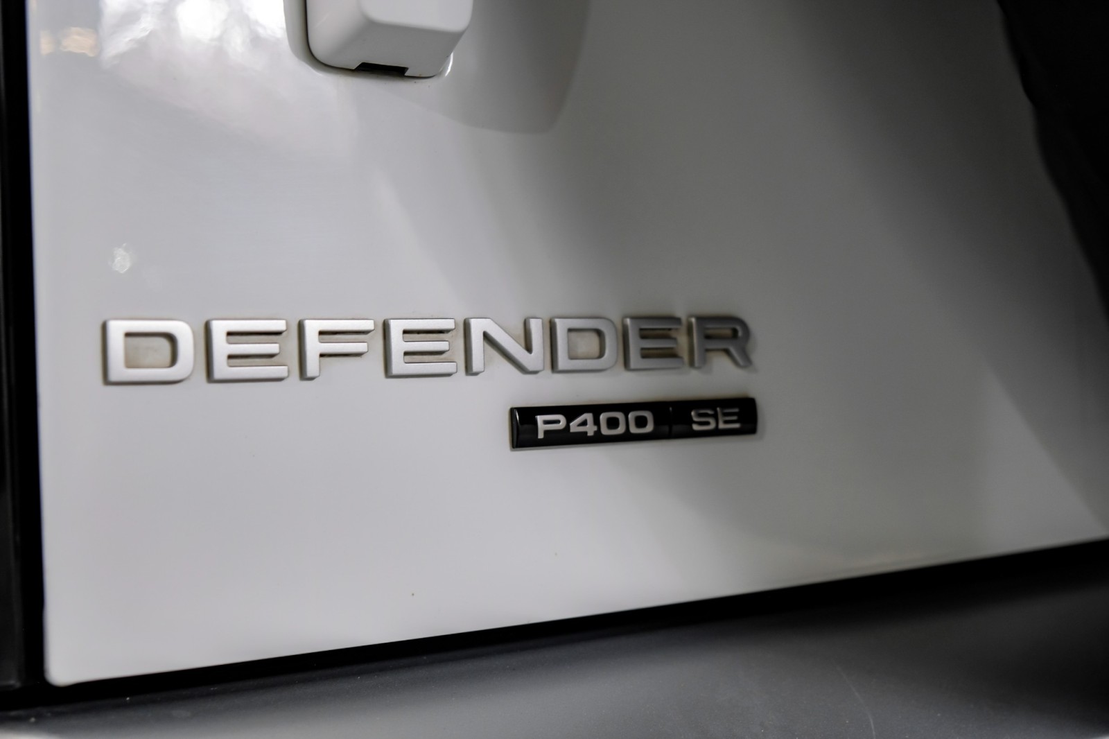 2020 Land Rover Defender SE 43