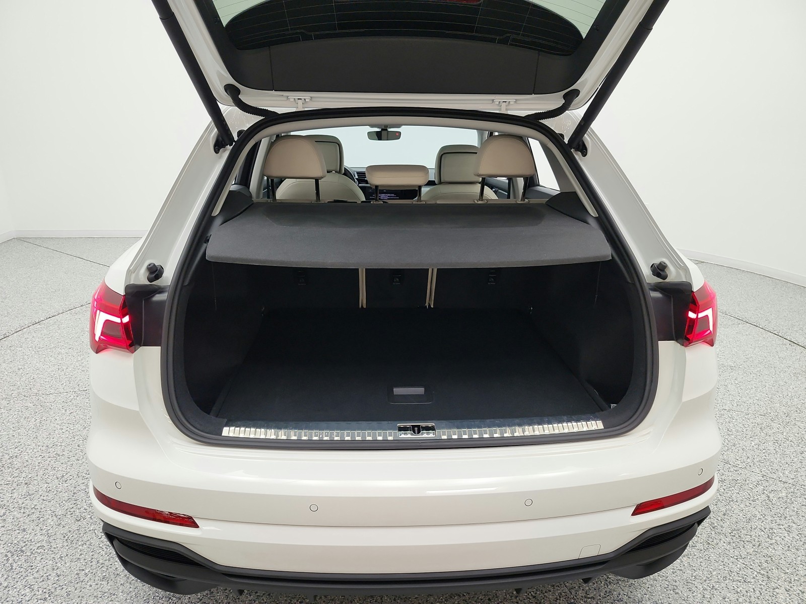 Used 2023 Ibis White Audi S line Premium image 21