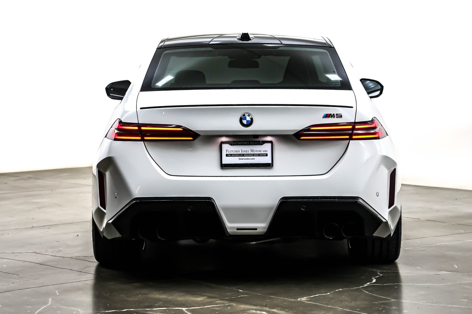Used 2025 Alpine White BMW Sedan image 4