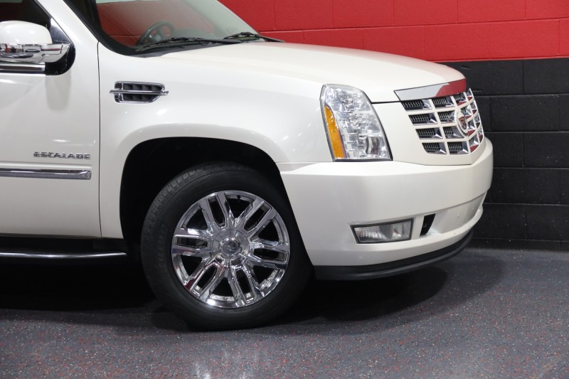 2011 Cadillac Escalade AWD 4dr Suv in , 