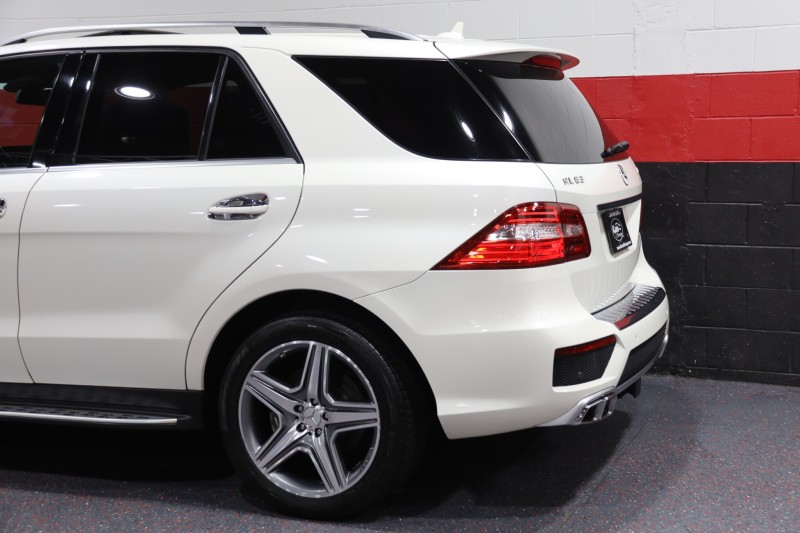 2013 Mercedes-Benz ML63 AMG 4-Matic 4dr Suv in , 