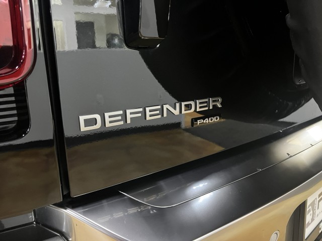 2023 Land Rover Defender SE 11