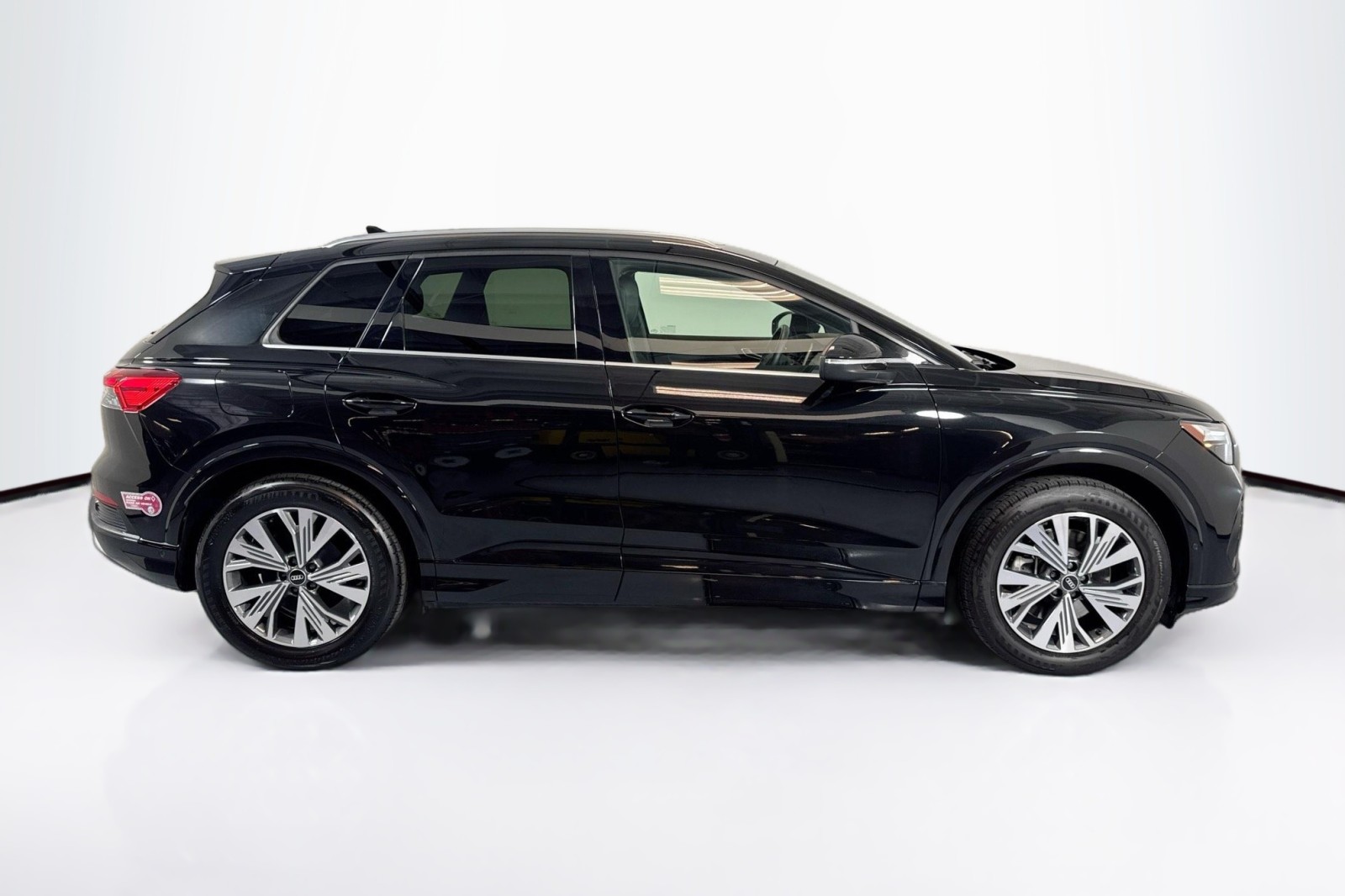 Used 2023 MYTHOS BLACK Audi Premium Plus image 4