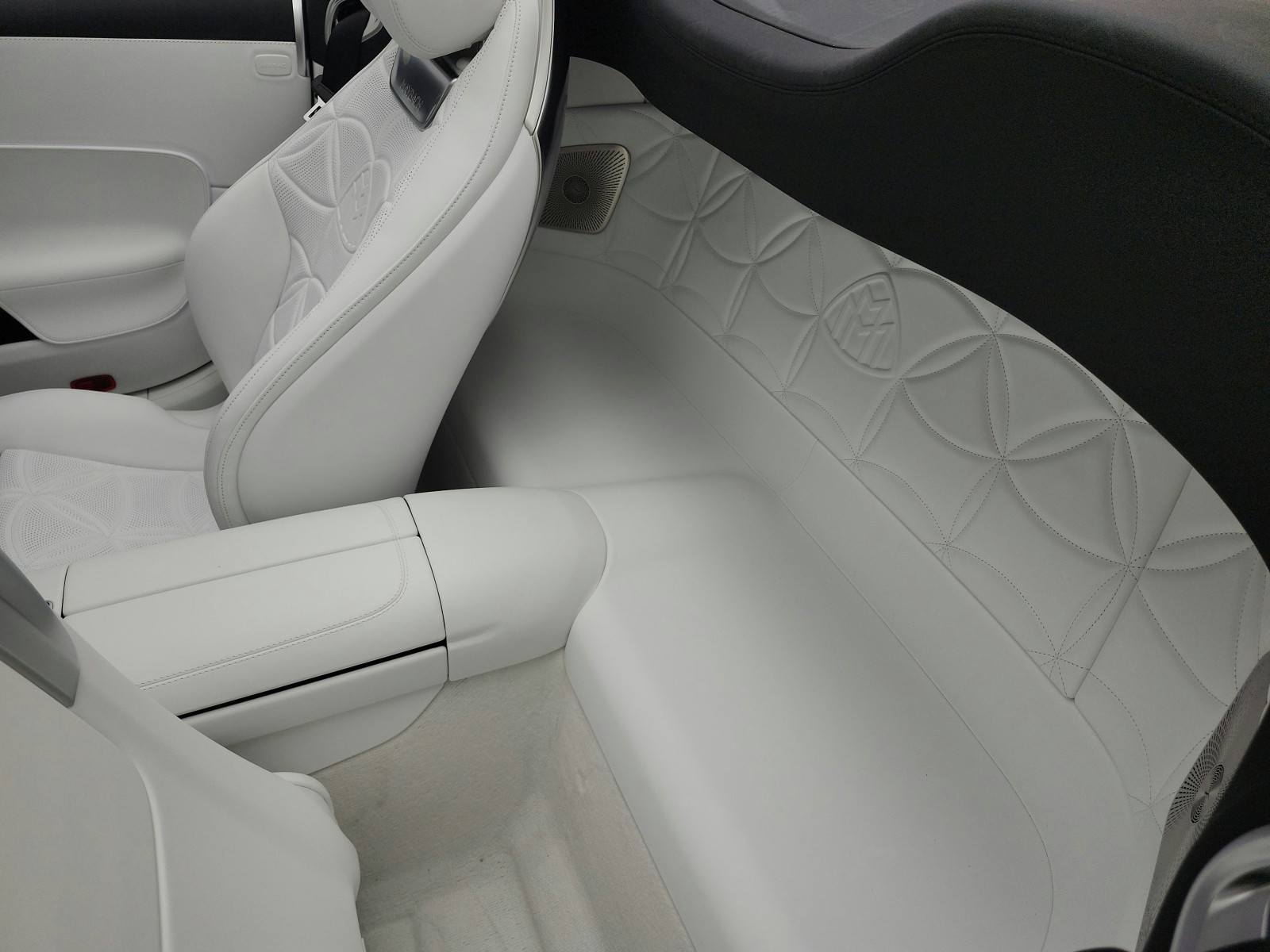 New 2026 MANUFAKTUR Garnet Red Metallic (Red Ambiance) Mercedes-Benz Maybach SL 680 Monogram Series image 10