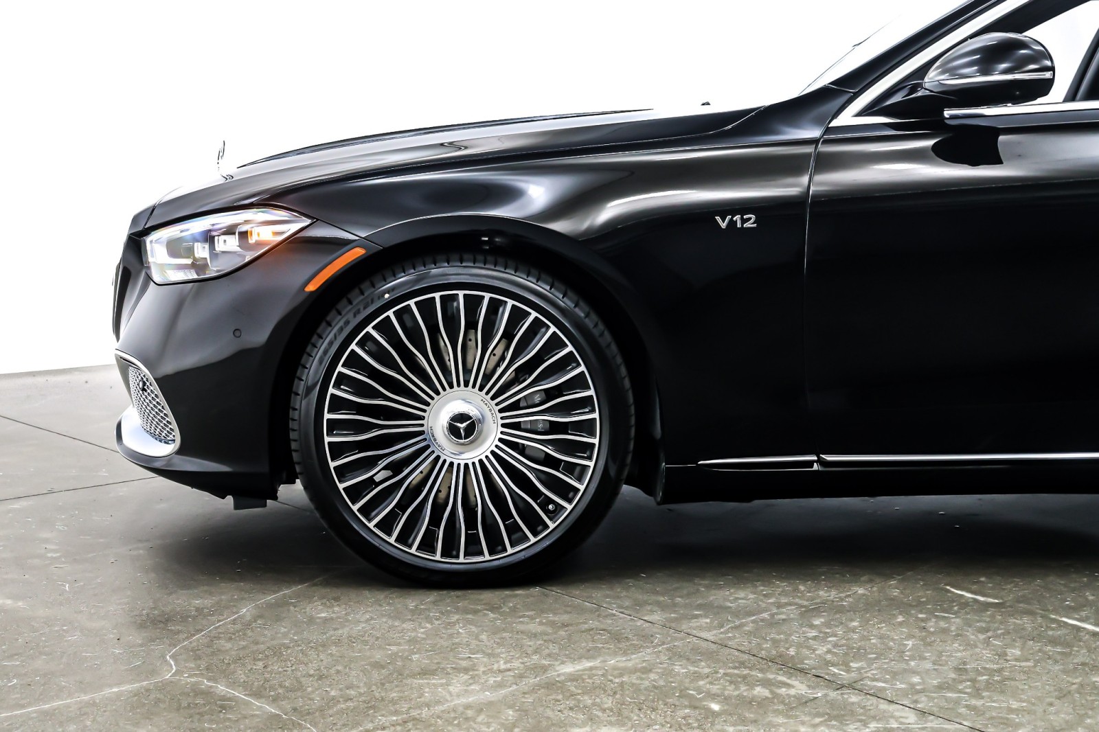 New 2026 Obsidian Black Metallic Mercedes-Benz Maybach S 680 image 10