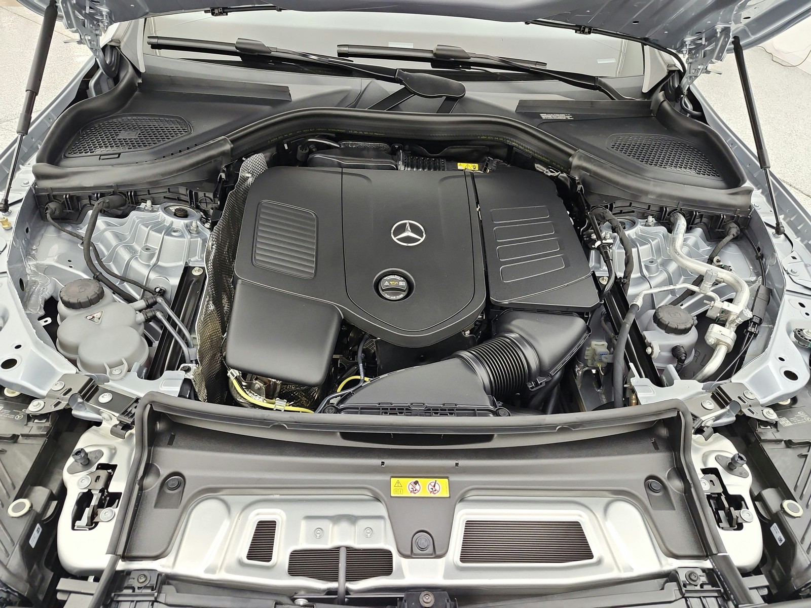 New 2027 Cirrus Silver Metallic Mercedes-Benz GLC 300 SUV image 12