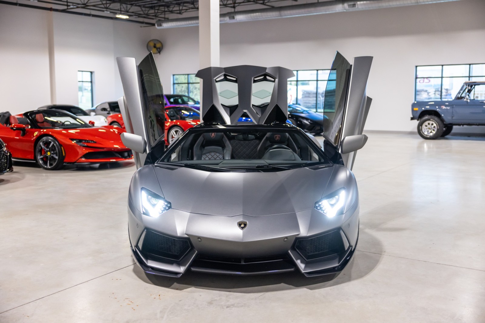 2015 Lamborghini Aventador Roadster LP 700-4 photo 4