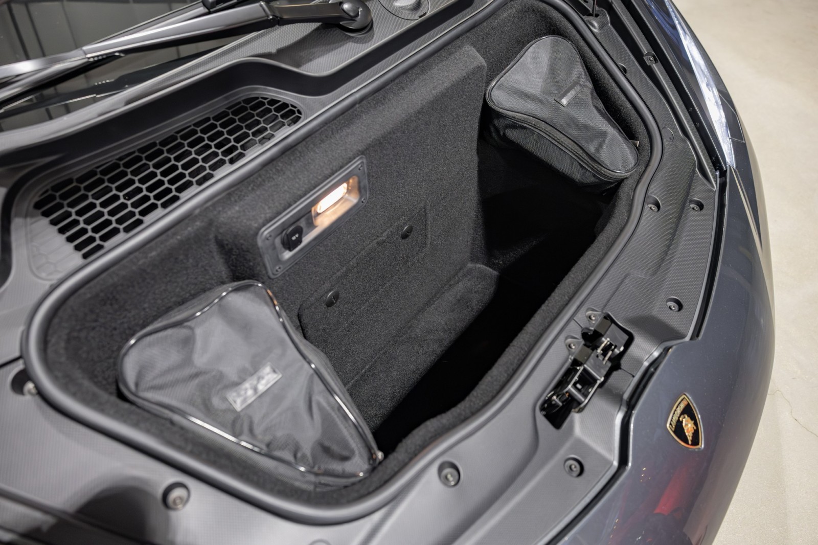 Used Car 2015 Lamborghini Huracan  Lp 610-4 - Transparent Engine Bonnet - Front Lift - Carbon Ceramic Brakes For Sale Under $240,000 In Boerne, Texas