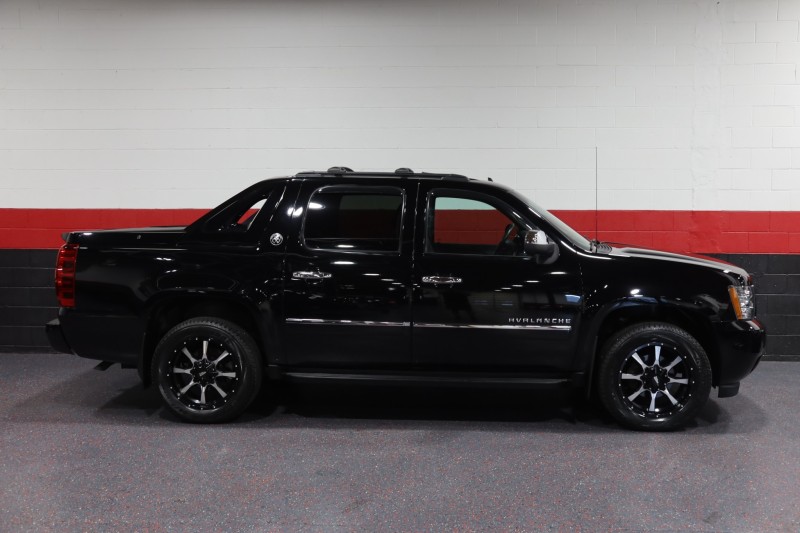 2013 Chevrolet Avalanche LTZ 4WD Black Diamond Edition 4dr Suv in , 