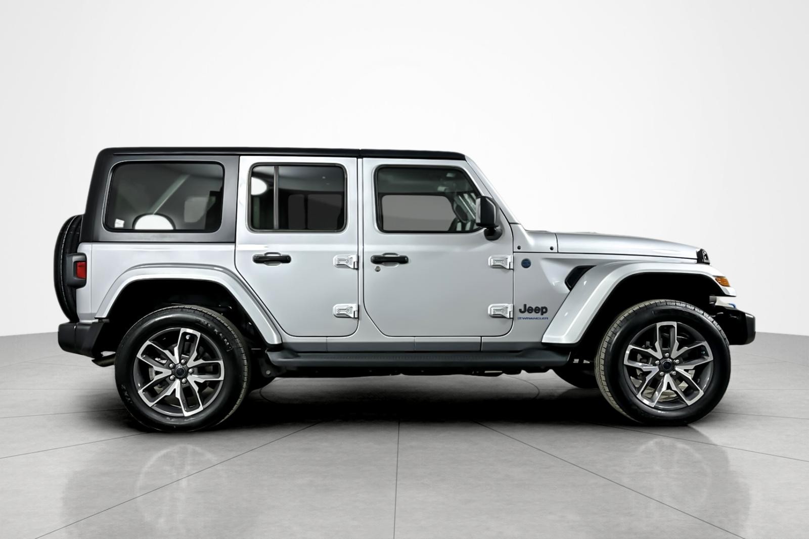 Used 2024 SILVER Jeep Sport S image 6