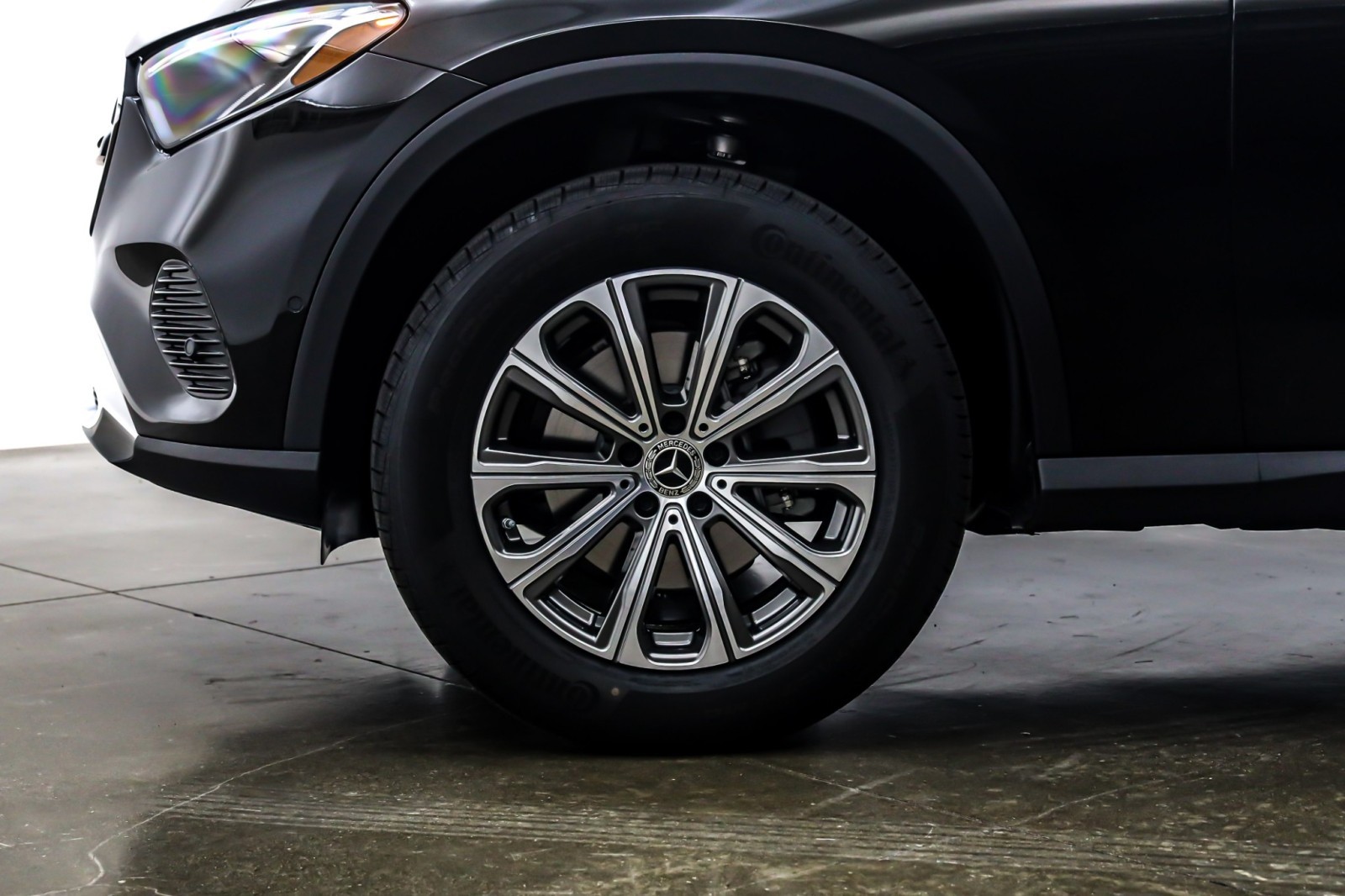 New 2026 Black Mercedes-Benz GLC 300 image 10