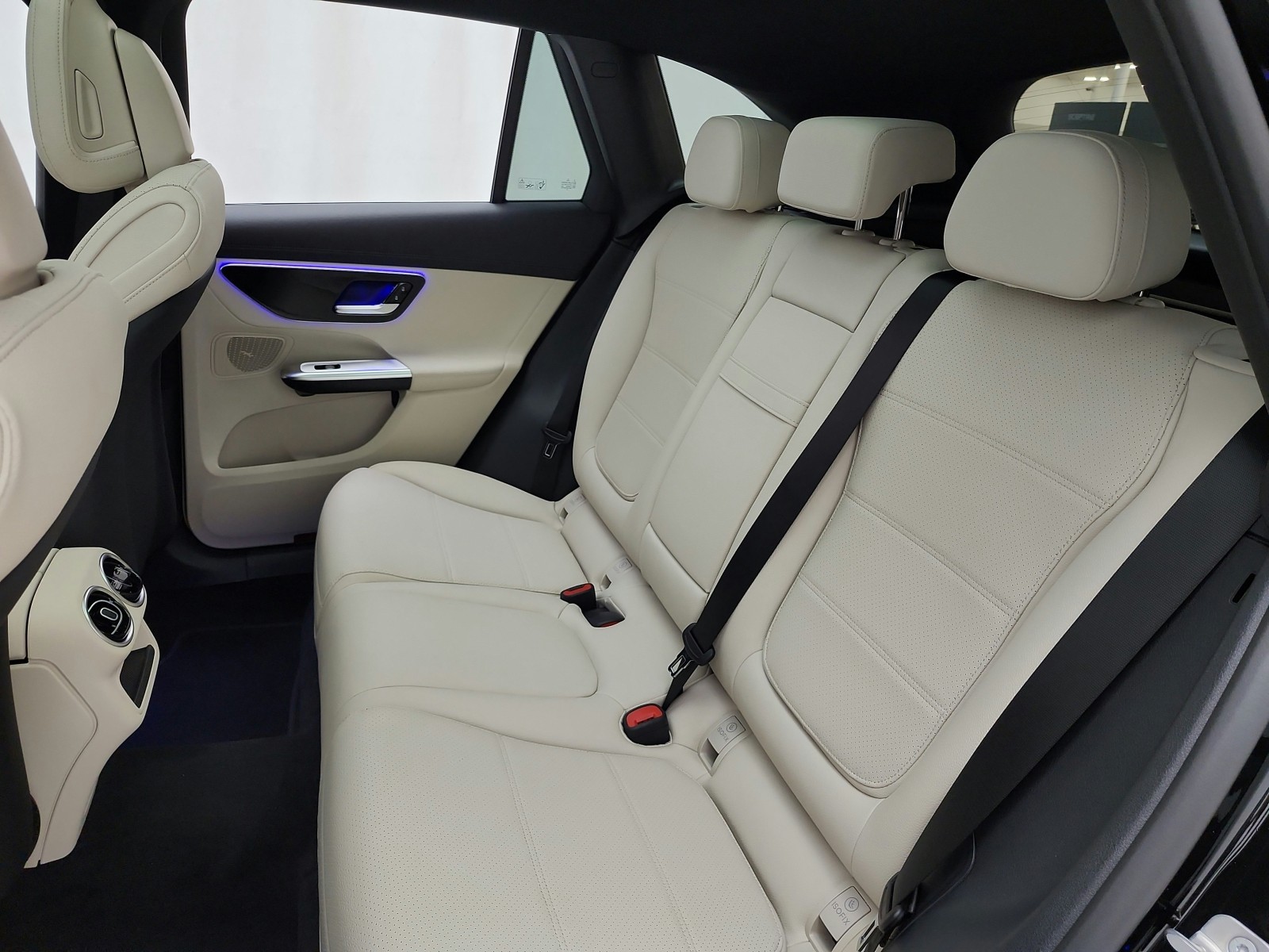 New 2027 Obsidian Black Metallic Mercedes-Benz GLC 300 SUV image 11