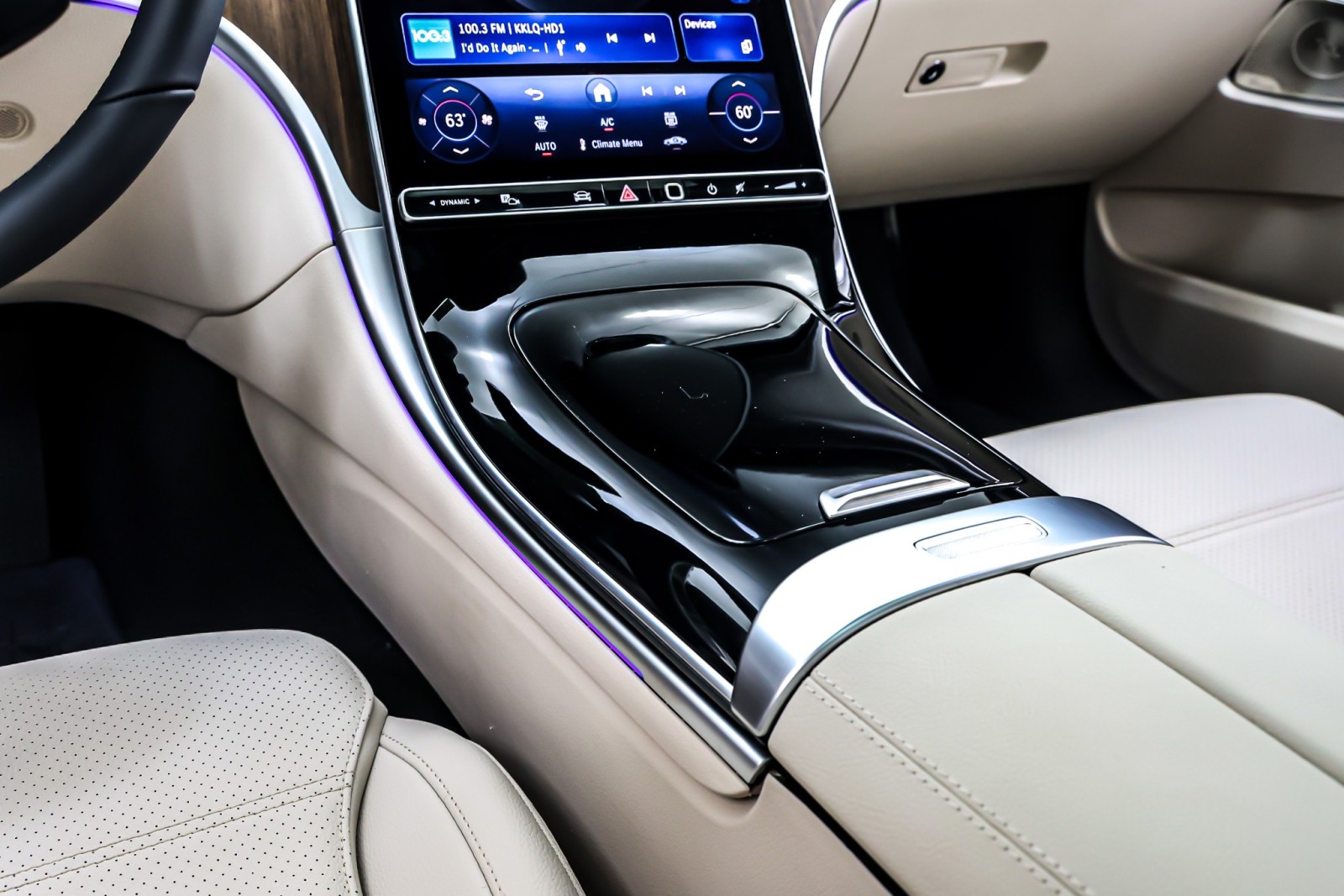 New 2025 Polar White Mercedes-Benz C 300 image 6