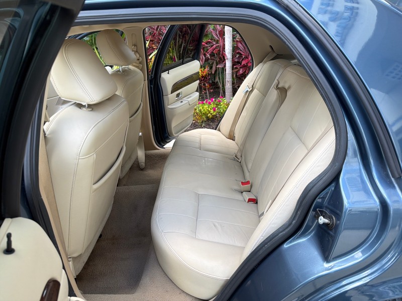2007 Mercury Grand Marquis LS LOW MILES 52,599 1 OWNER in ,