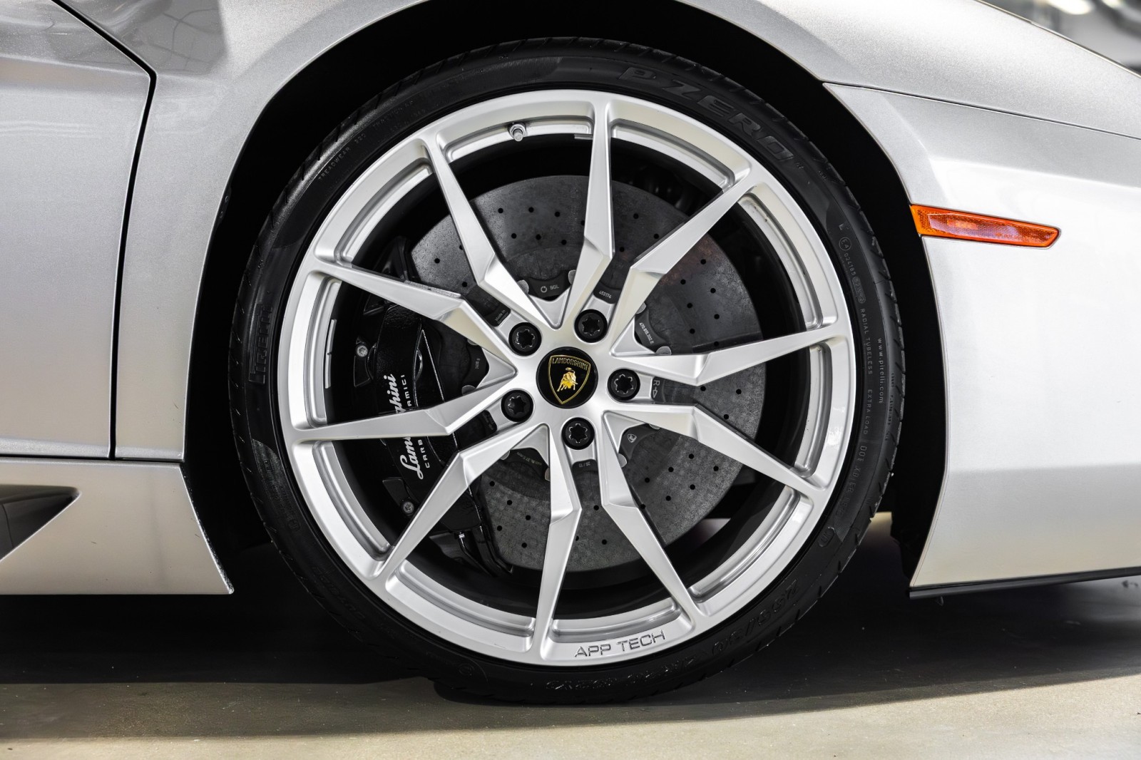 Used Car 2014 Lamborghini Aventador  Roadster - Grigio Antares Metallic - Transparent Engine Bonnet - Sensonum Sound System For Sale Under $440,000 In Boerne, Texas