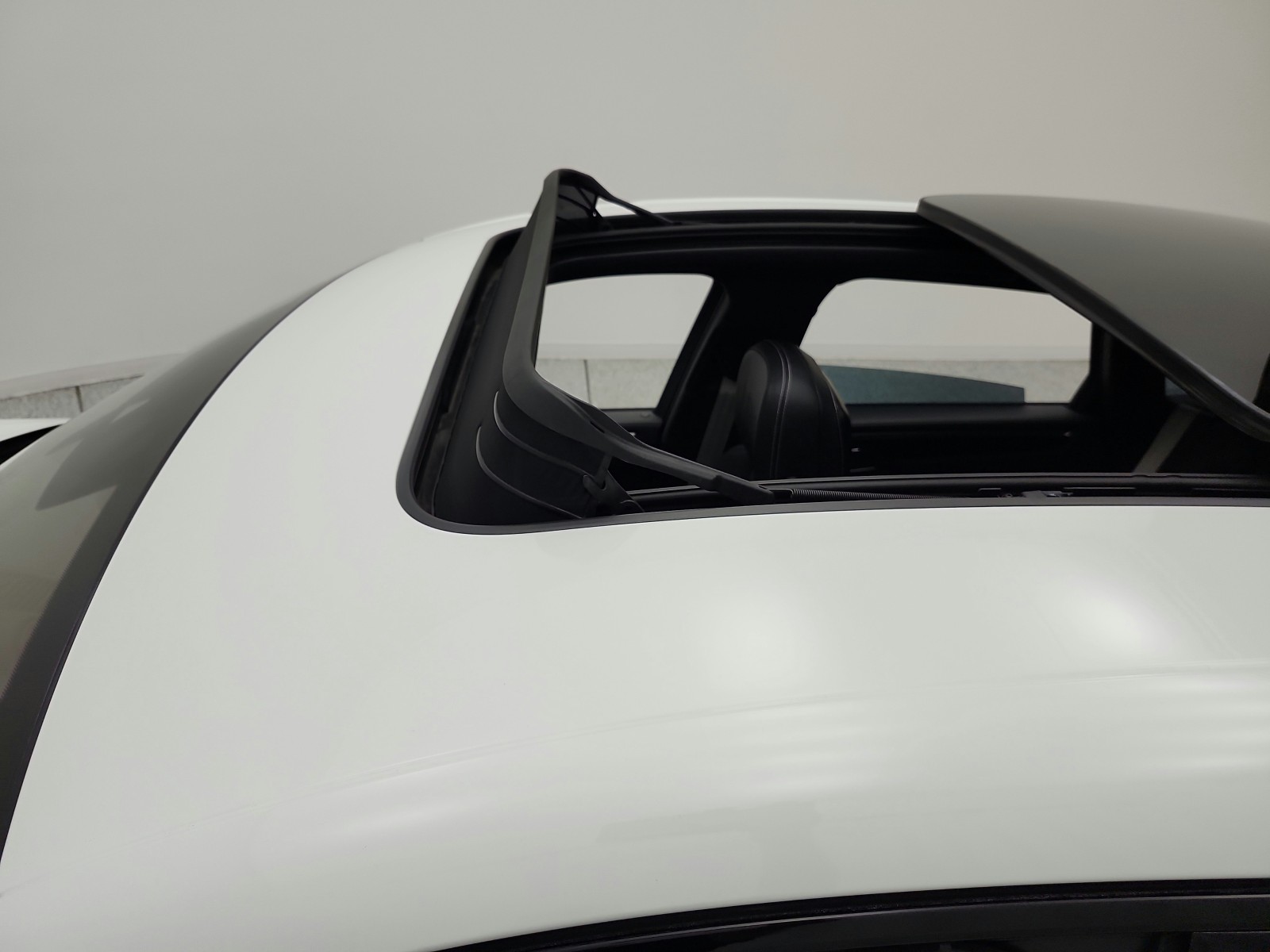 Used 2022 White Porsche GTS AWD image 16