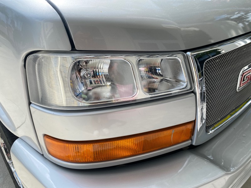 2013 GMC SAVANA HI TOP CONVERSION HANDICAP LIFT LOW MILES 24,857 in , 
