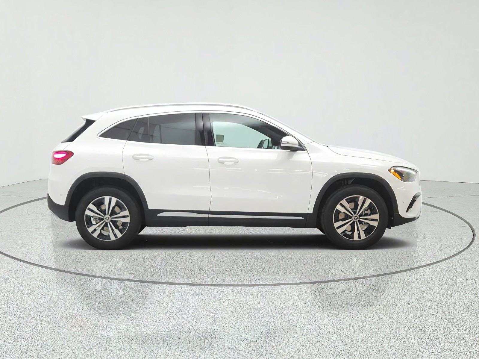 New 2026 Polar White Mercedes-Benz GLA 250 SUV image 4