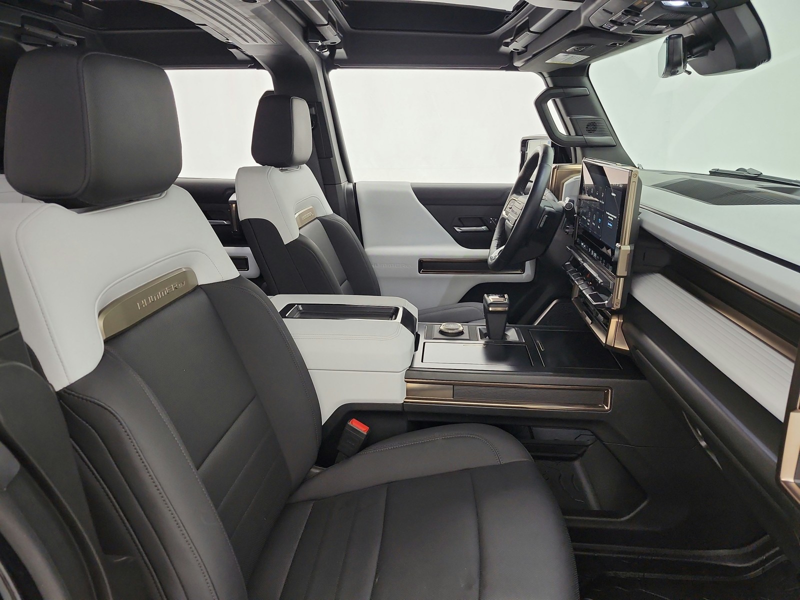 Used 2024 Void Black GMC e4WD 4dr 2X image 18