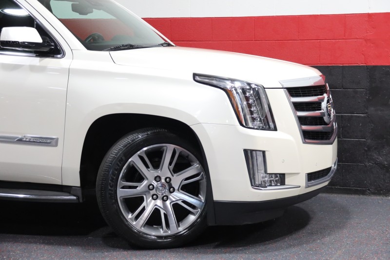 2015 Cadillac Escalade ESV Luxury 4WD 4dr SUV in , 