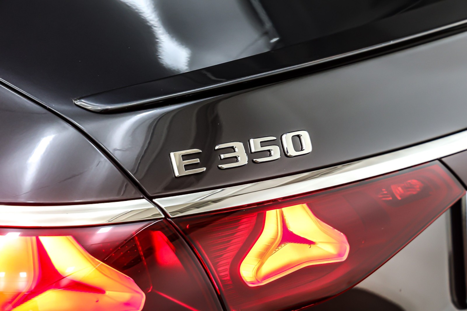 New 2026 Graphite Grey Metallic Mercedes-Benz E 350 image 9