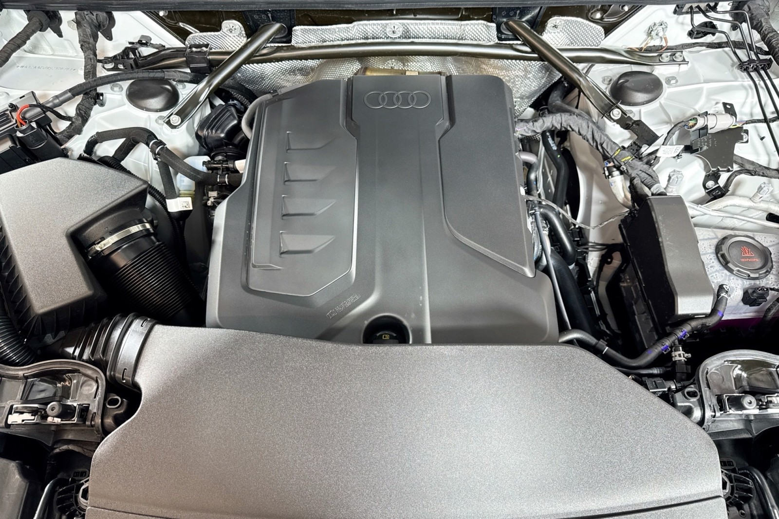 New 2025 Glacier White Metallic Audi Premium Plus 2.0 TFSI quattro image 27